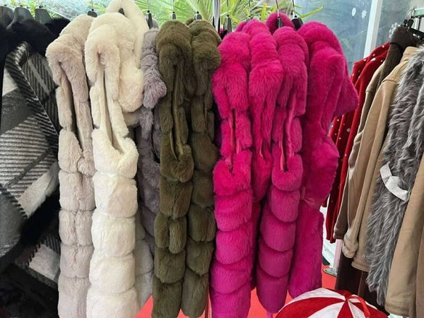 Pelsjes in alle verschillende kleuren
