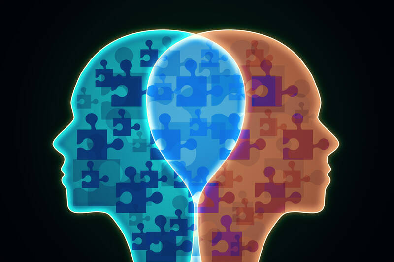 Zwei Köpfe mit Puzzelteilen in blau und rot, im Kontext mit Jenseitskontakte Jana Lorenz Blog.