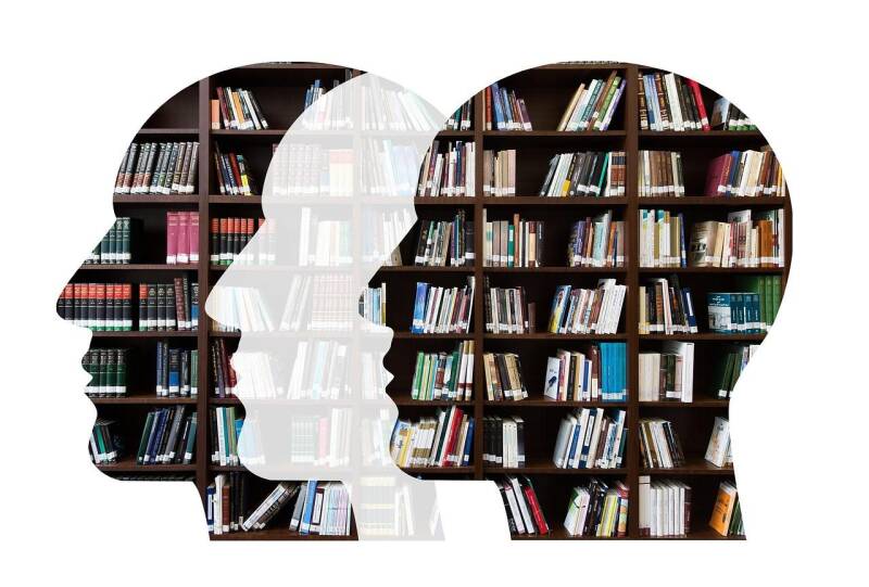 Drei Köpfe aneinanderliegend, im Kontext mit Jenseitskontakte Jana Lorenz Blog.