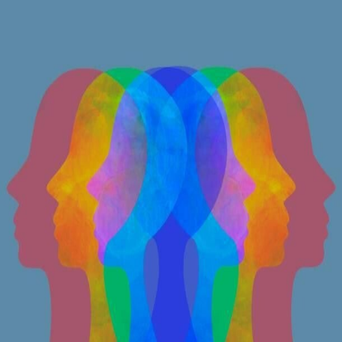 Zwei weiße Kopfprofile mit Labyrinthmustern im Inneren, verbunden durch eine gepunktete Linie, symbolisieren mentale Verbindung im Kontext von Online Vorträgen mit Medium Jana Lorenz.