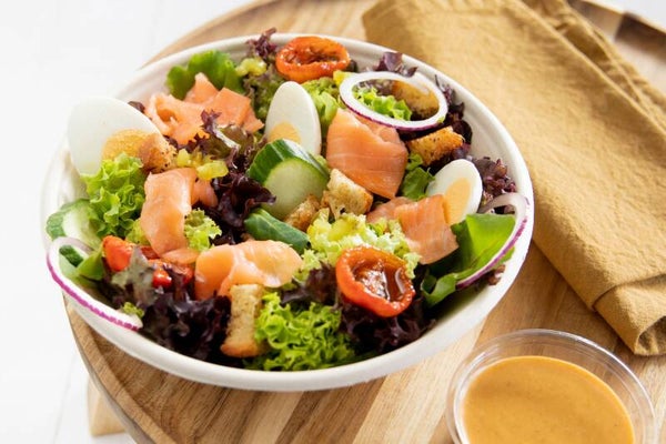 Salade gerookte vissoorten met brood of friet