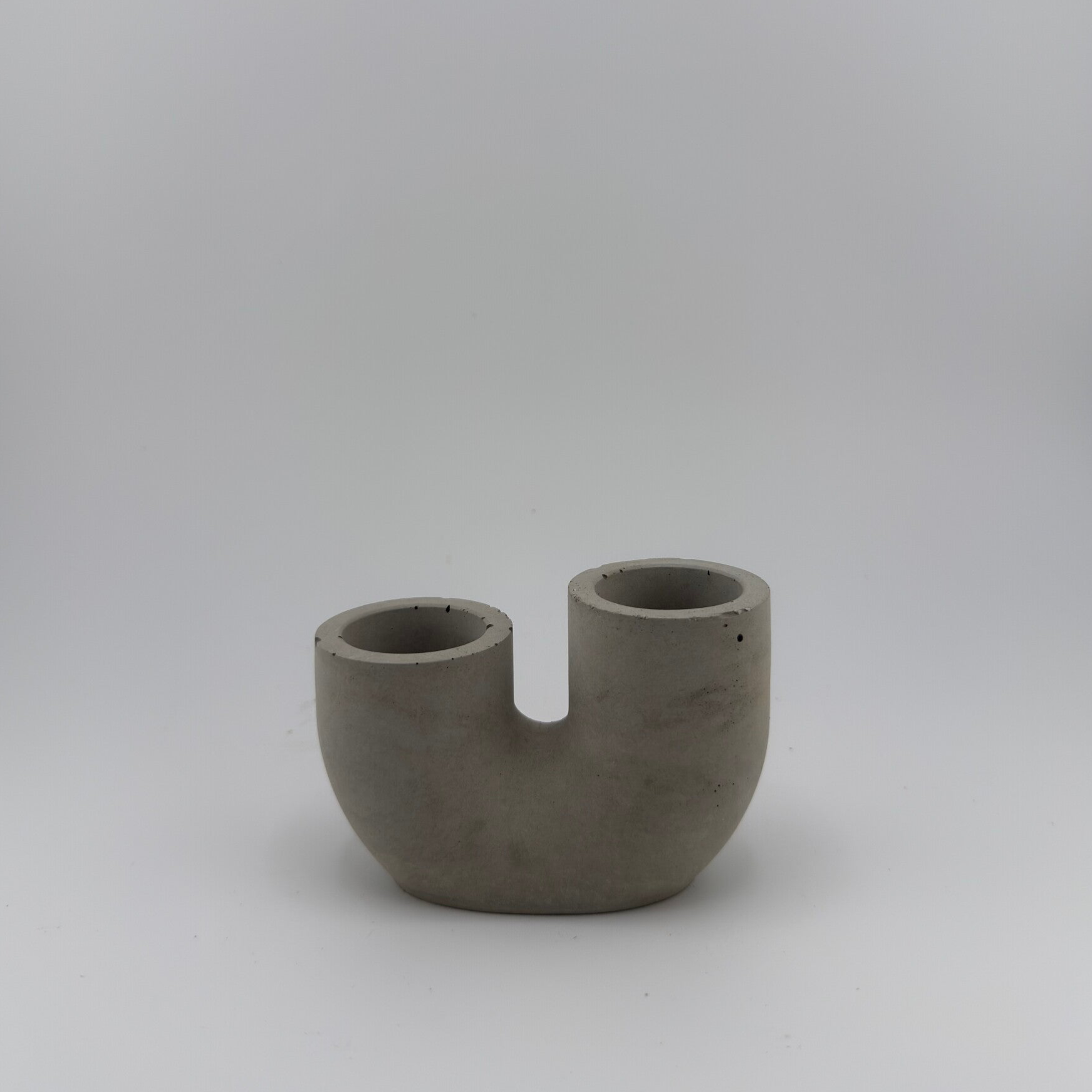 Minimalistischer Beton-Kerzenhalter – Doppel-Design