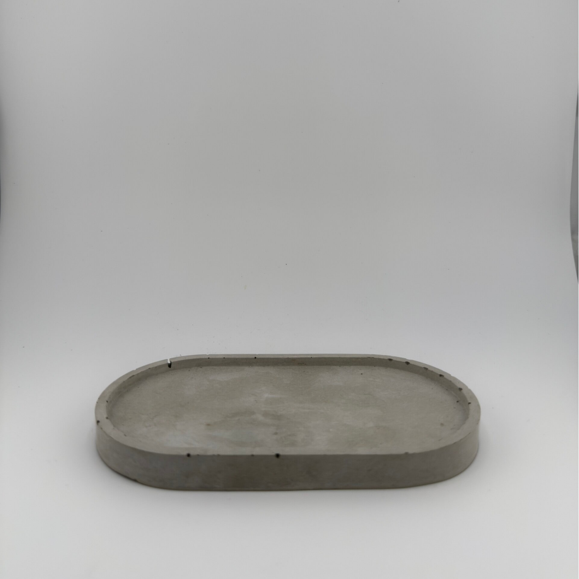 Ovales Beton-Tablett – Minimalistische Ablage