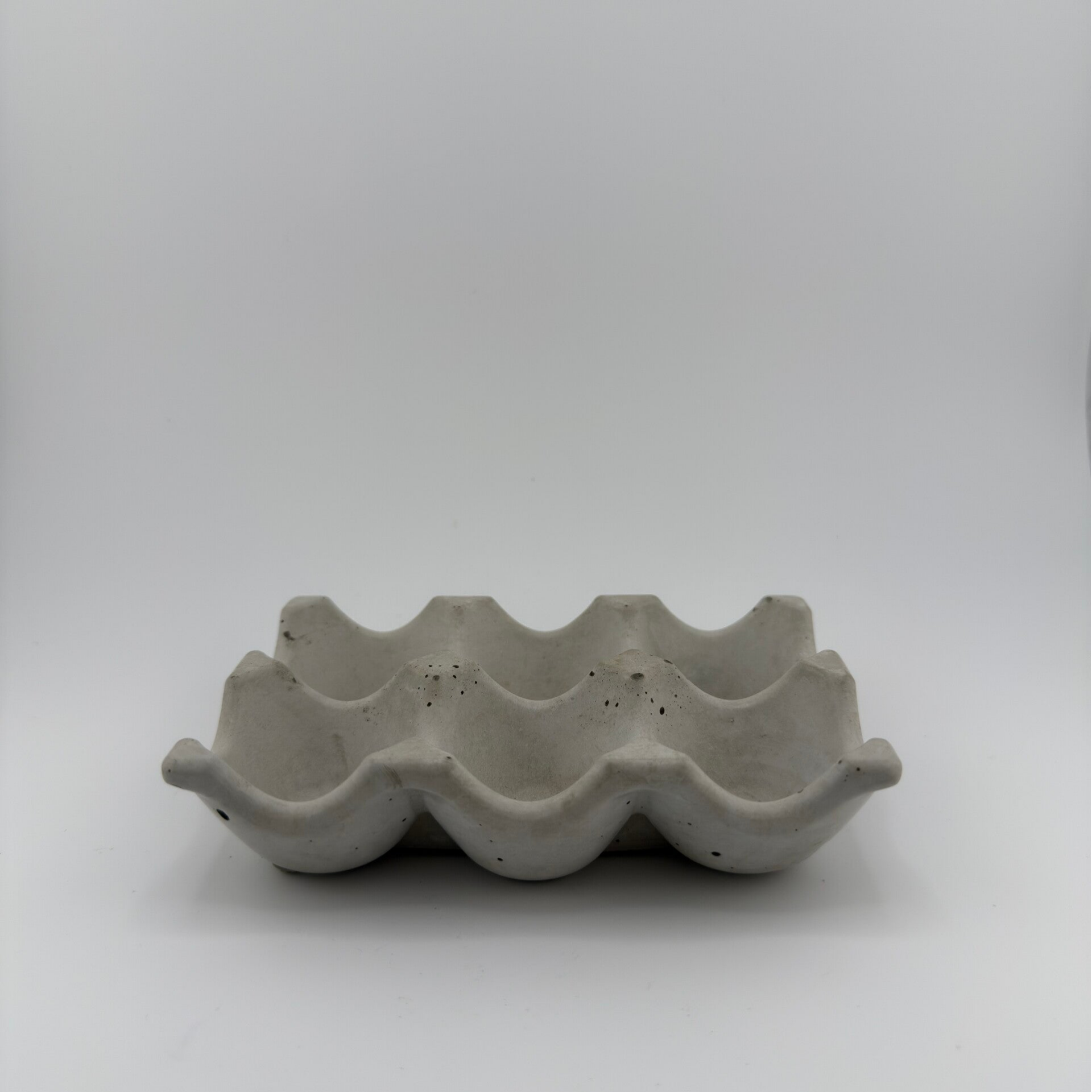 Beton-Eierhalter – 6er Tray im modernen Wellen-Design