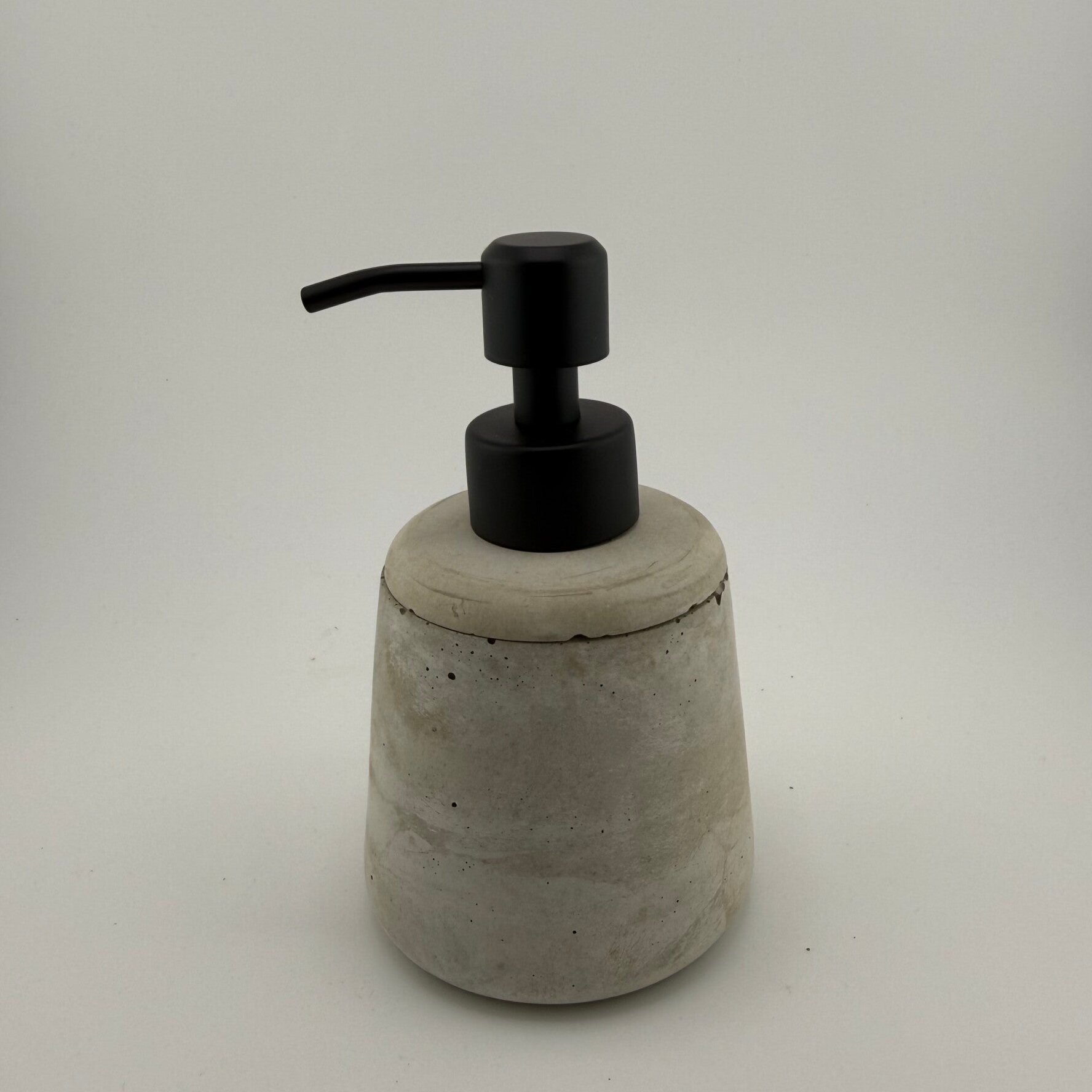 Beton Seifenspender – 13 cm hoch Rund