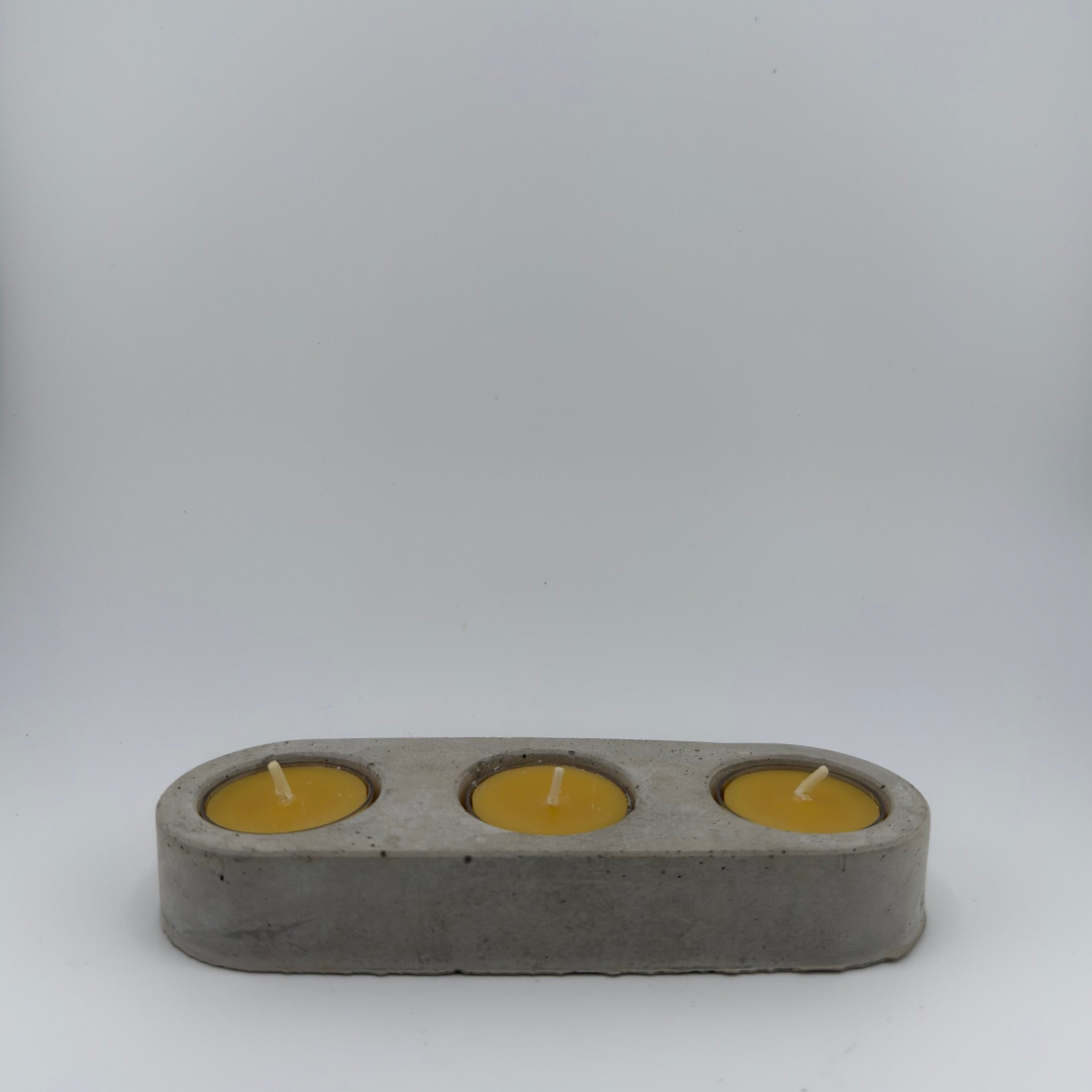 Beton-Teelichthalter für 3 Lichter – Minimalistische ovale Form