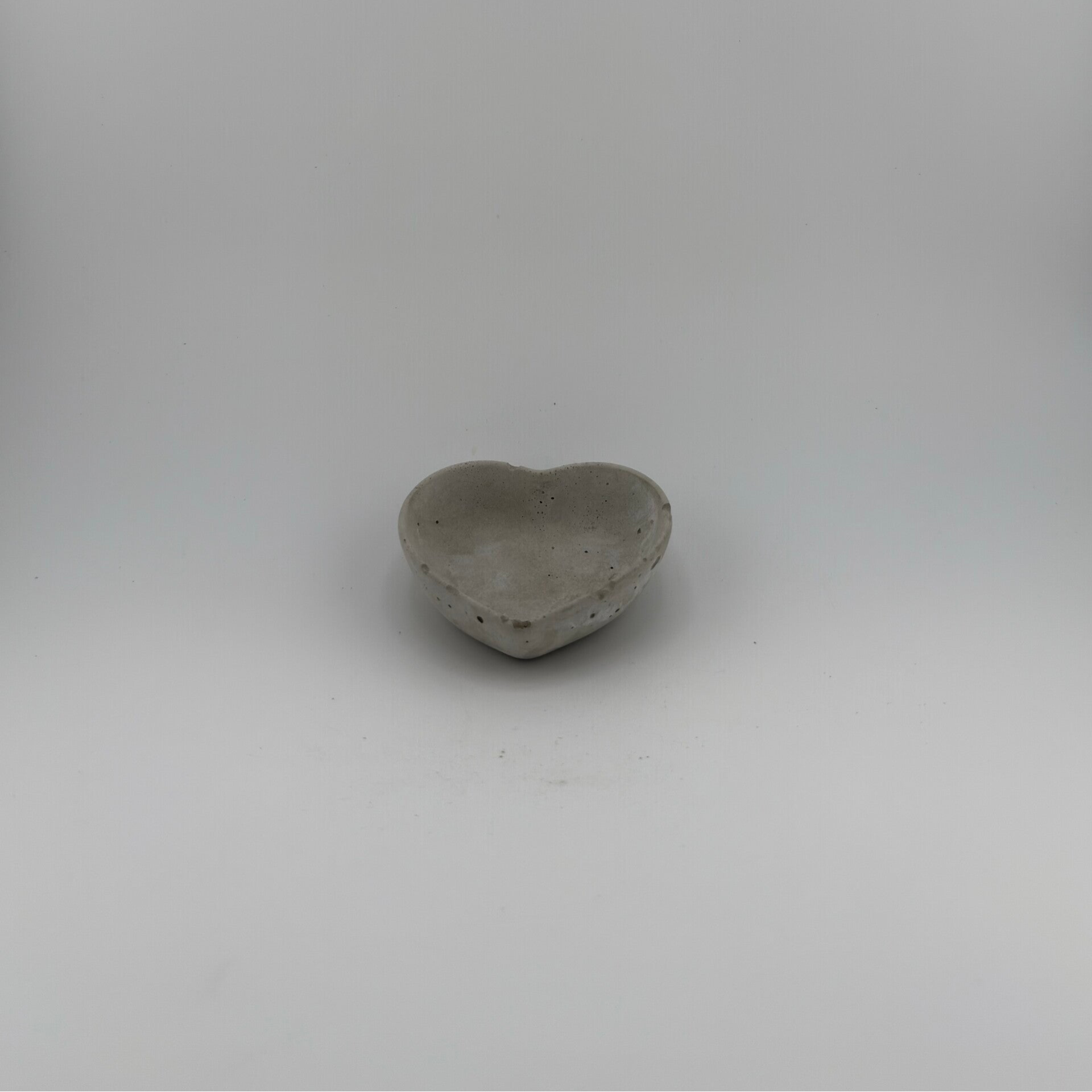 Mini-Beton-Schale – kompakte Deko-Schale in Herzform