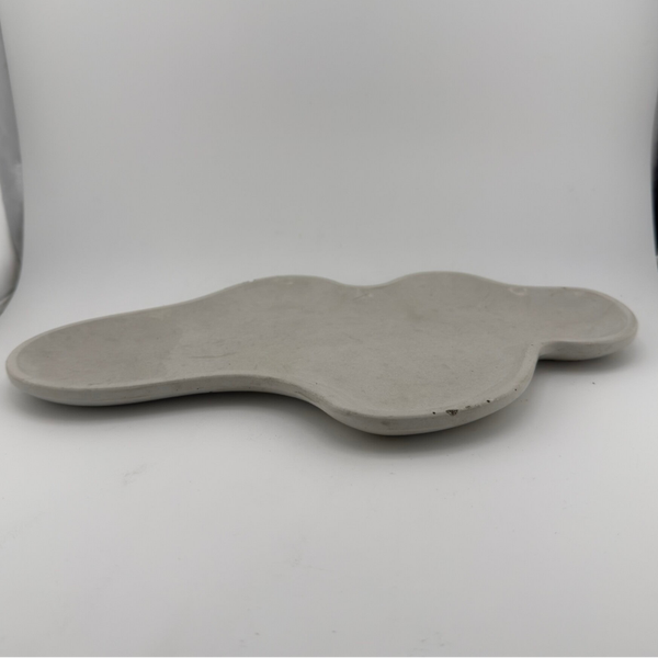 Organische Betonablage – geschwungene Design-Schale aus Beton (ca. 30 cm)