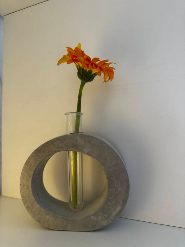 Vase mit Glasröhrchen