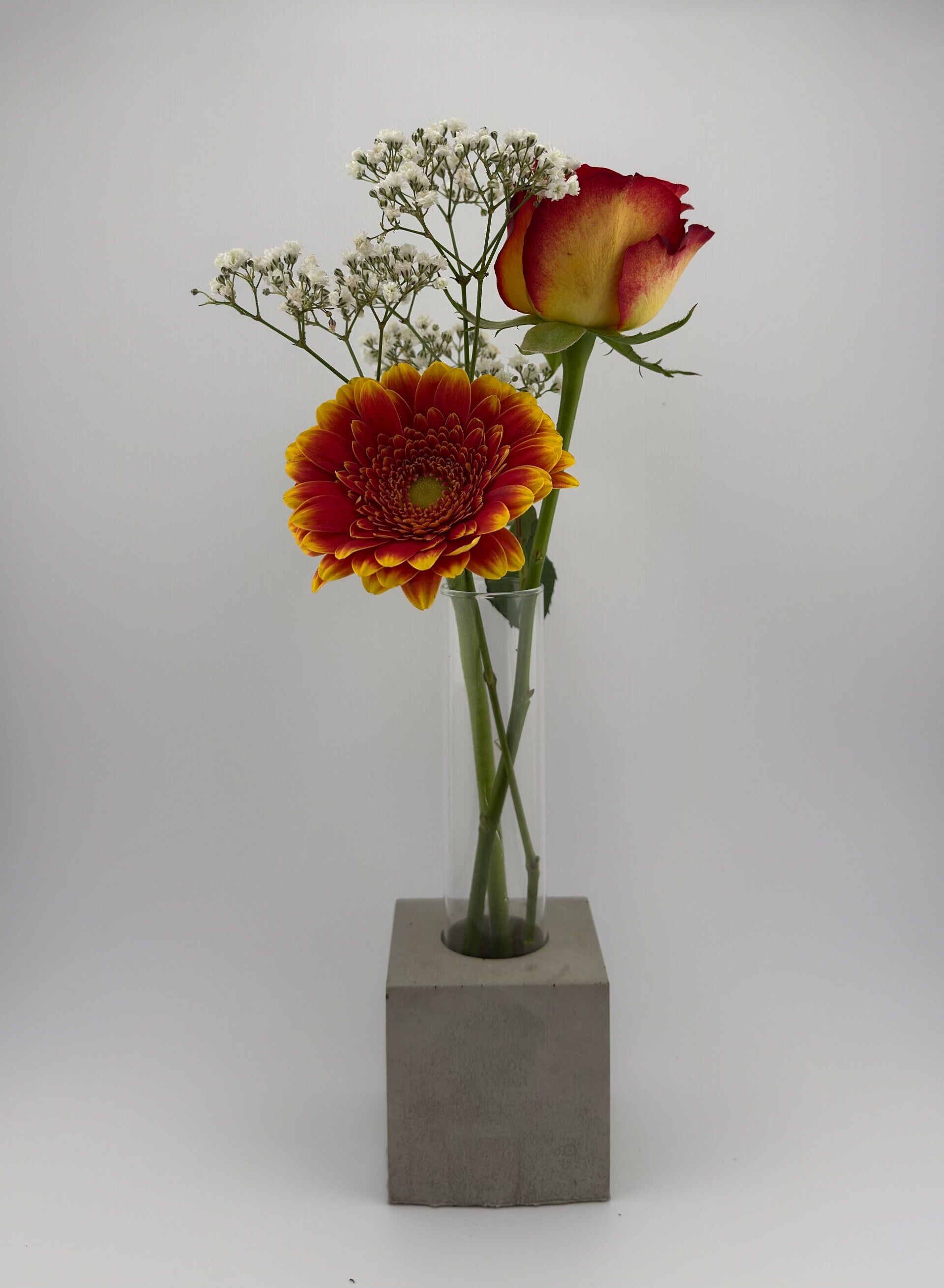 Betonvase – Blockform mit Glasröhre