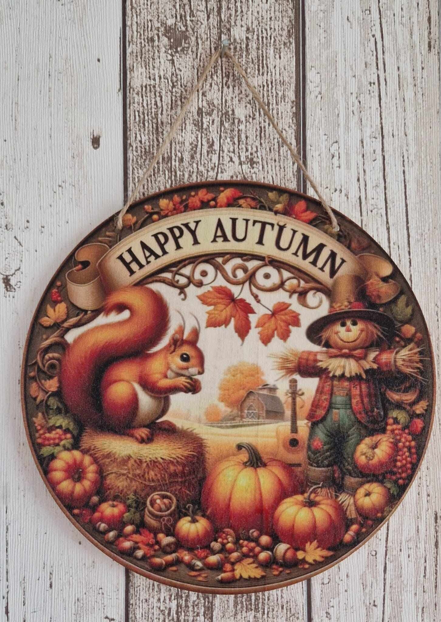 RK Charmant, rond, houten bord met herfstafbeelding Eekhoorn met Vogelverschrikker