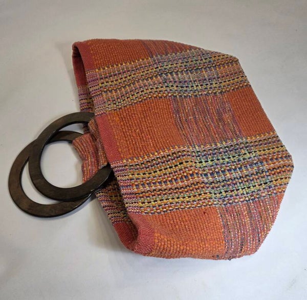 Stylisher Shopper aus gewebtem Teppich