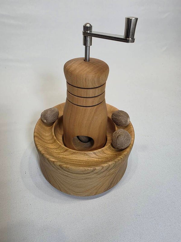 Formschönes Tischset Mühle und Schale