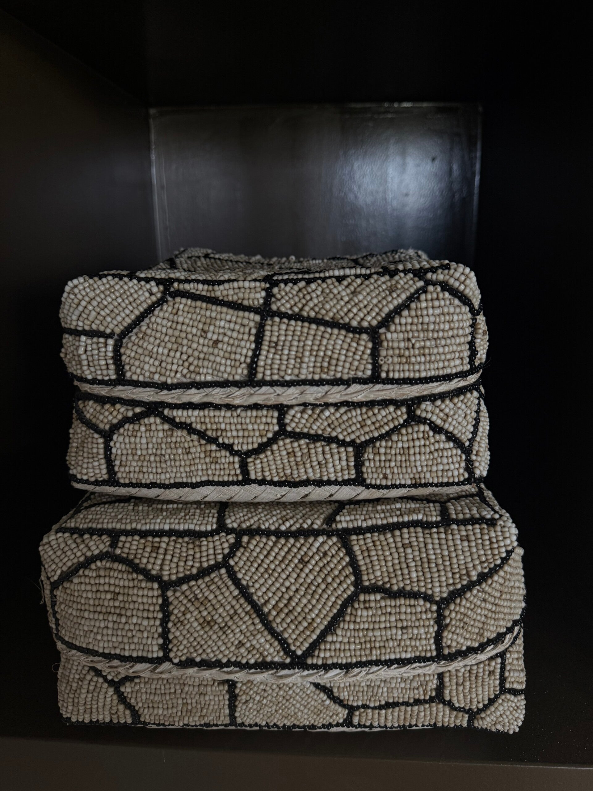Kralen mand vierkant beige/zwart | Maat M