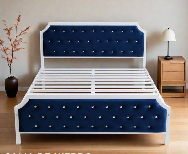 Cama en hierro tapizada