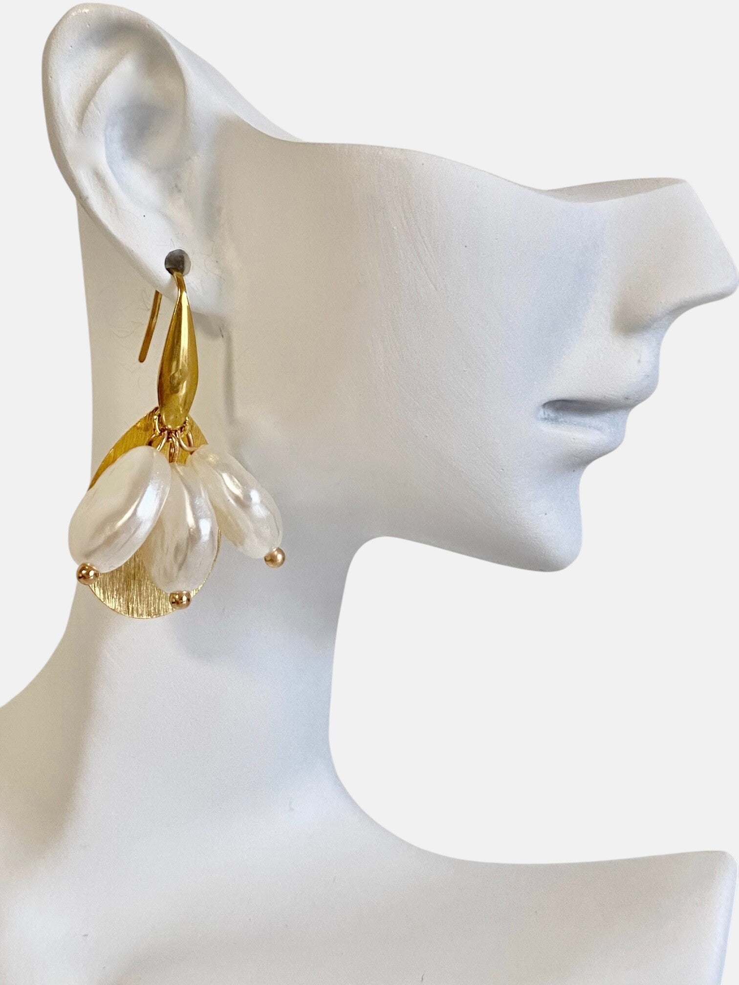 Boucles d'oreilles Isla perle nacrée laiton brut doré acier inoxydable IslaBra