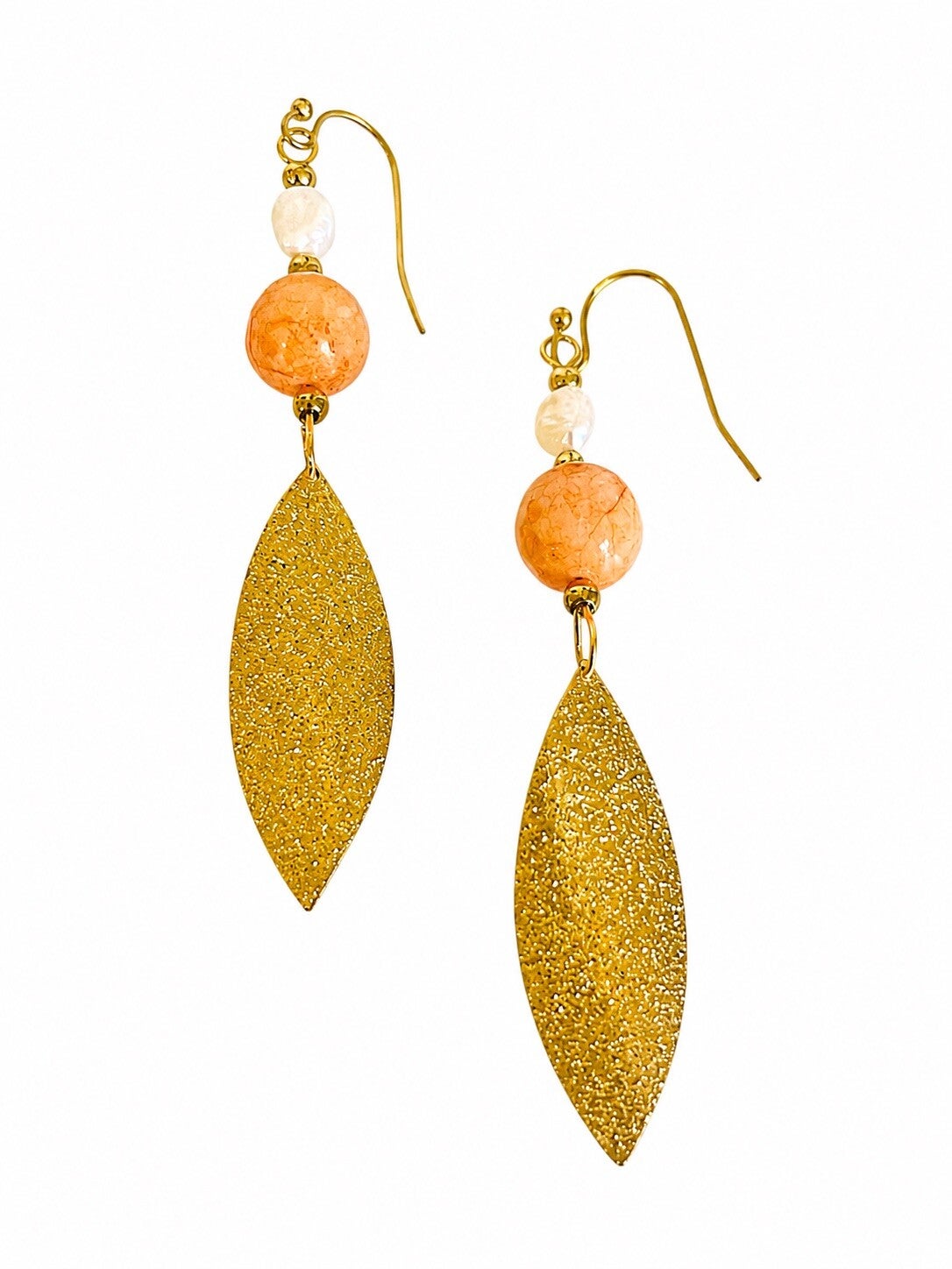 boucles-oreilles-leblon-feuille-boheme-laiton-acier-calcedoine-orange-naturelle-perle-islabra