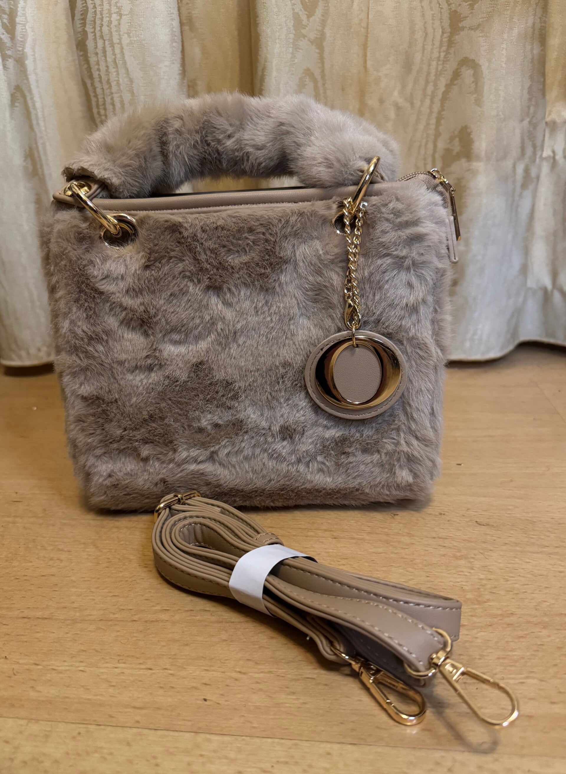 Fluffie tas met hanger