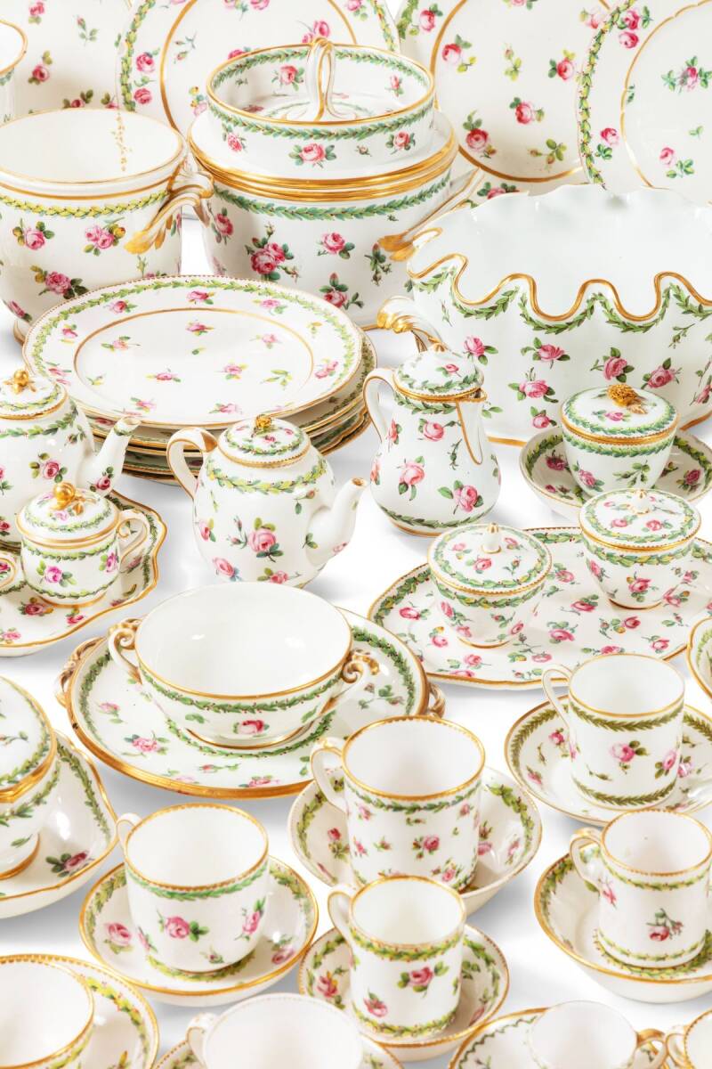 Les services de table à la française et à la russe 