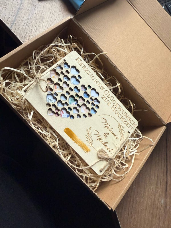 Personalisiertes Geldgeschenk aus Holz zur Hochzeit
