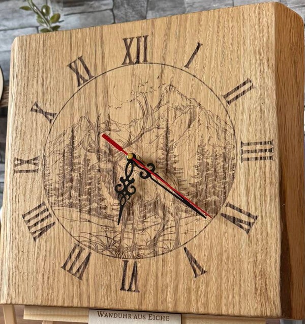 Wanduhr aus Eiche – nach deinen Wünschen gestaltet