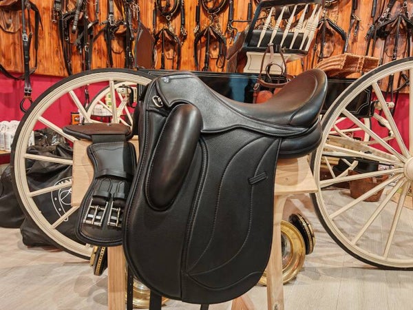 Silla de doma Omega Line monofaldón muslera con puentes intercambiables