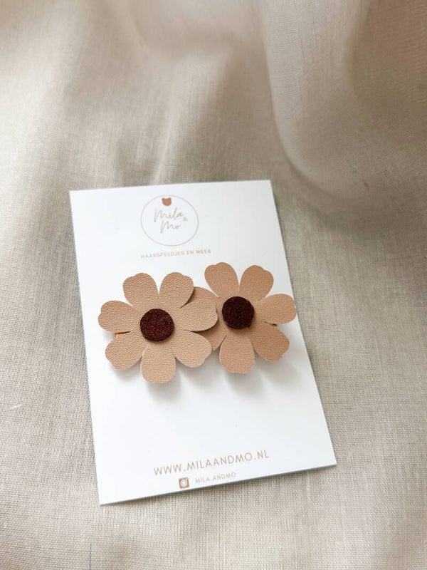 Hazel Flower | alligator speldje
