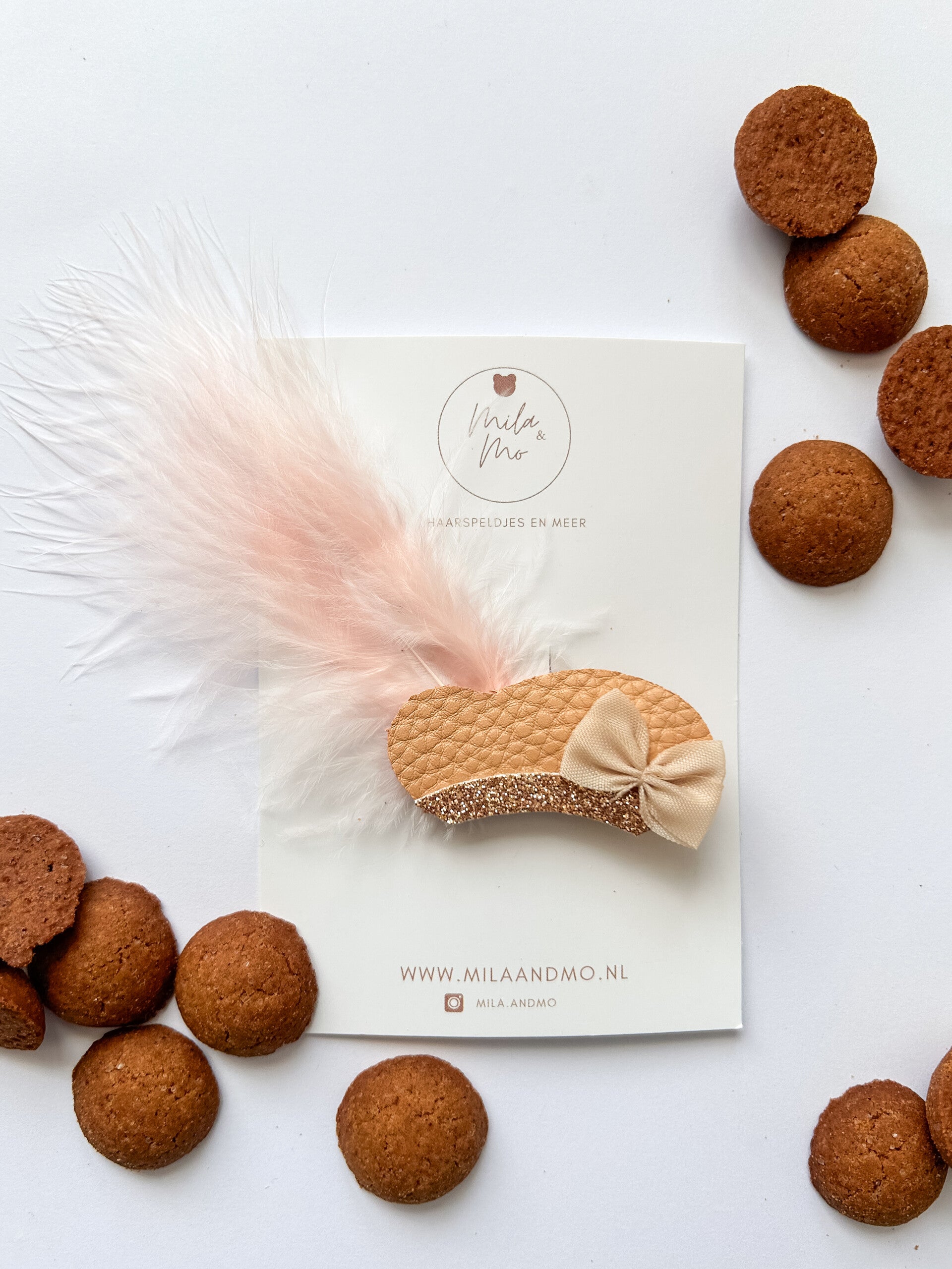 Pietenmuts speldje beige