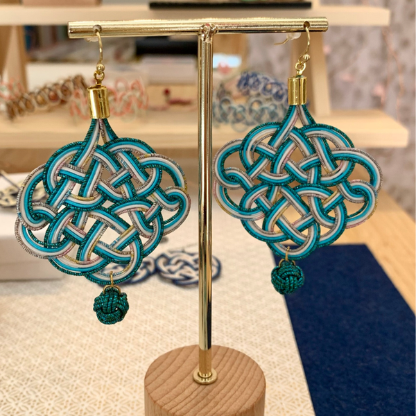 Boucles d’oreilles – Nœud de tourbillon superposé
