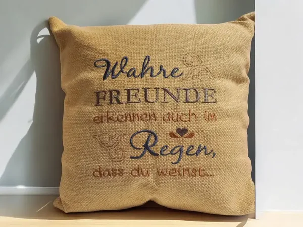 Kuschelkissen  " Wahre Freunde ", senfgelb,bestickt inkl. Inlett, Kissen mit Spruch, Geschenk, Geschenk für Geburtstag, Freunde, Familie