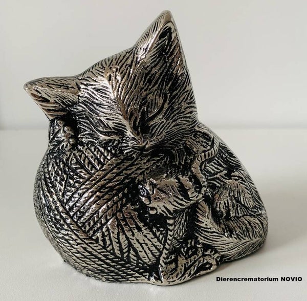 Urn kat wol grijs