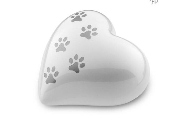 Metalen hart urn wit pootafdruk