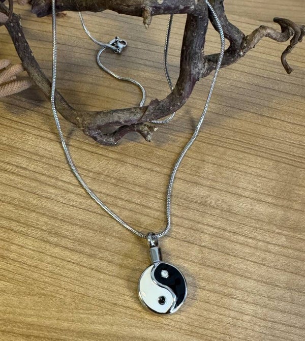 RVS ashanger met collier  Yin Yang