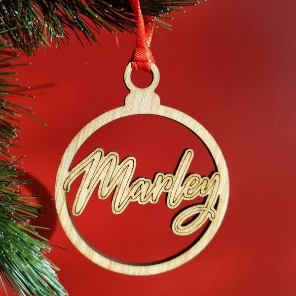Gepersonaliseerde houten kerstbal met jouw naam