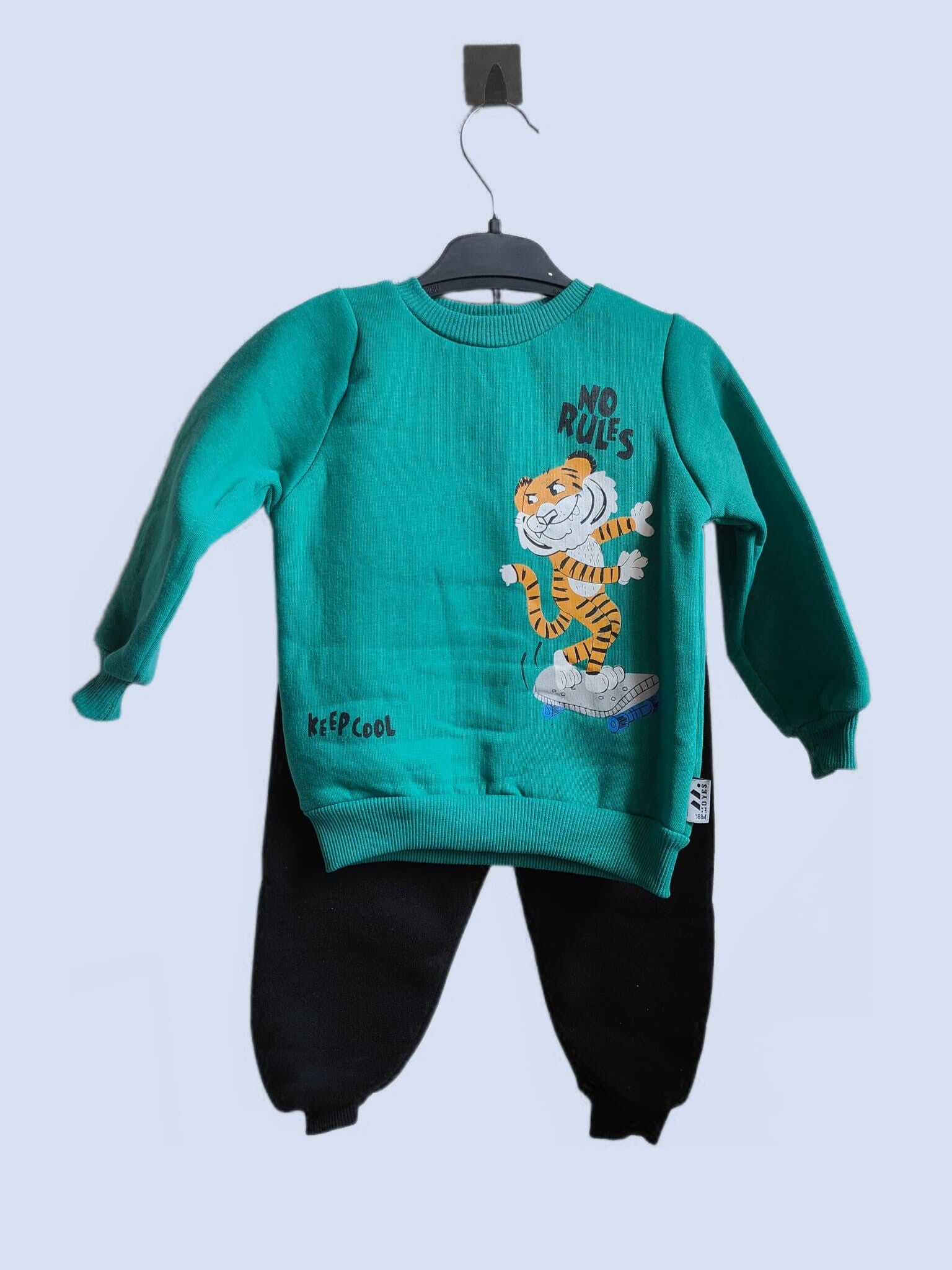 Pakje (broek en trui)