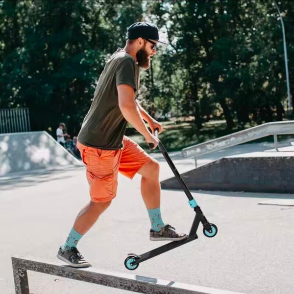 Professionele Stuntstep 100 mm – ABEC 9 Lagers – Zwart/Geel