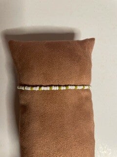 white met dark green armbandje