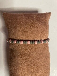 grijs met oud roze armbandje
