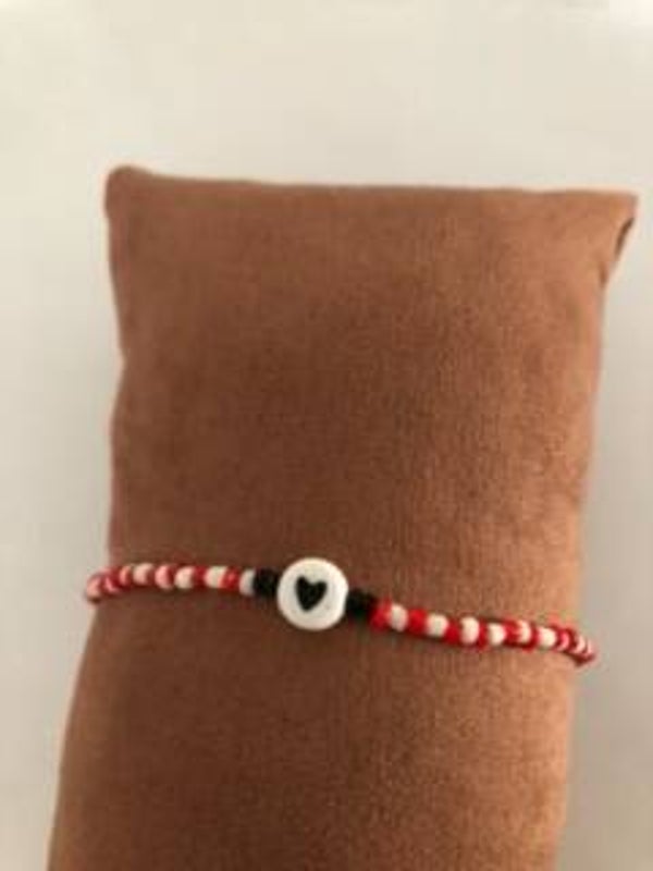 red and dark heart armbandje