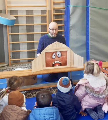 Kamishibai voorstelling voor kleuters in de klas