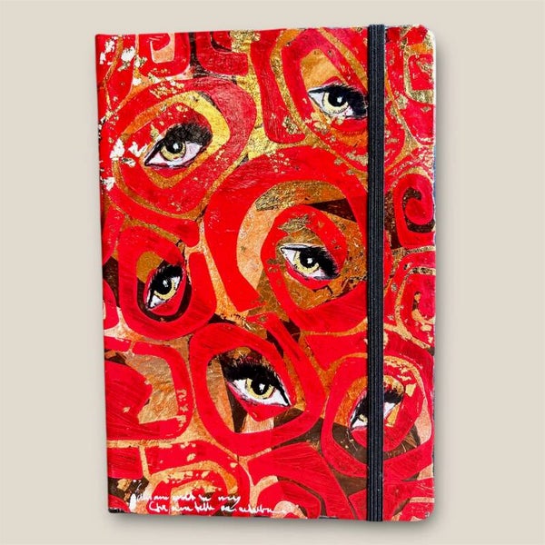 Golden Eye een journal met handgeschilderde ogen en collage in goud en rood