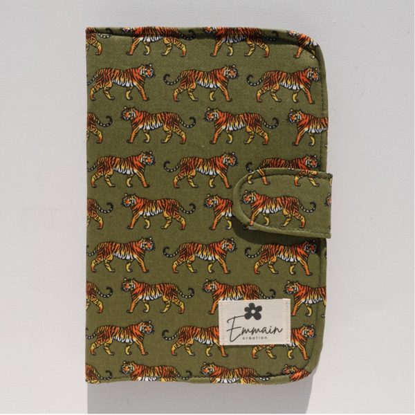 Carnet de Santé en Tissu Tigres