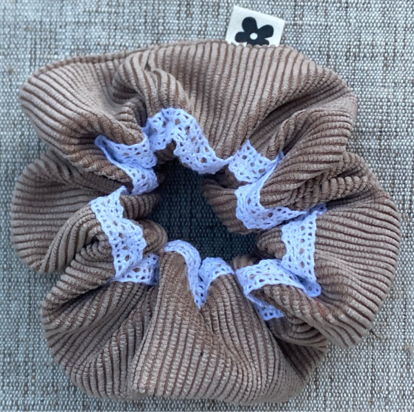 Chouchou Beige Dentelle Blanche