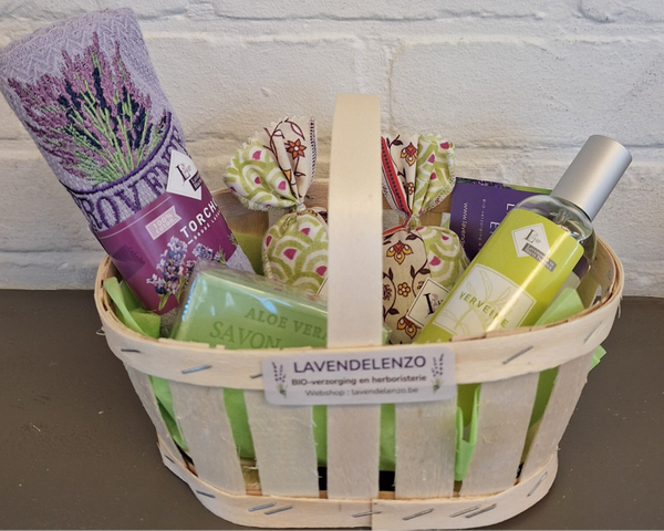 GESCHENKMANDJE VERVEINE/ALOE VERA PROVENCE (1 huisparfum, 2 lavendelzakjes, 1 zeep, 1 handdoekje)
