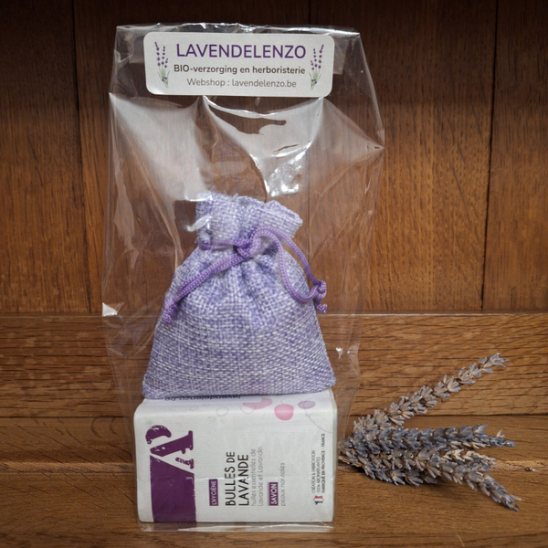 Geschenkje BIO lavendelzeep met  jute lavendelzakje in cellofaan