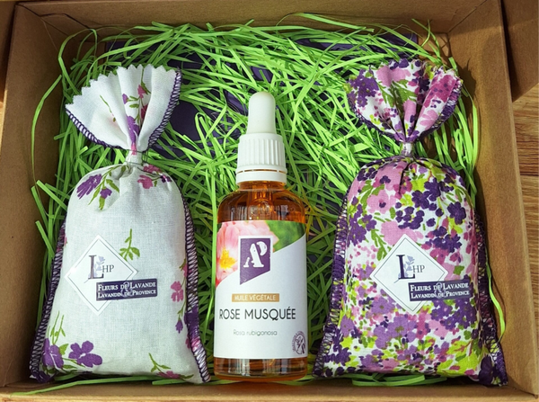 CADEAUBOX met BIO ROZENBOTTELOLIE (Rose Musqué) 50 ml en 2 lavendelzakjes 18 gr