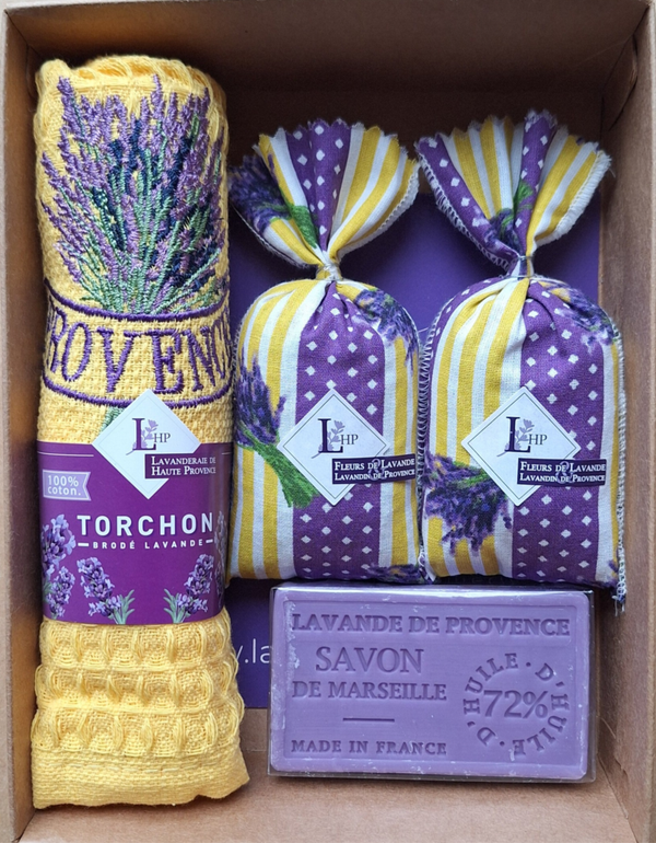 CADEAUBOX kraft met deksel met 1 gastendoekje geel, 2 lavendelzakjes geel/blauw 18 gr en 1 Marseillezeep lavendel
