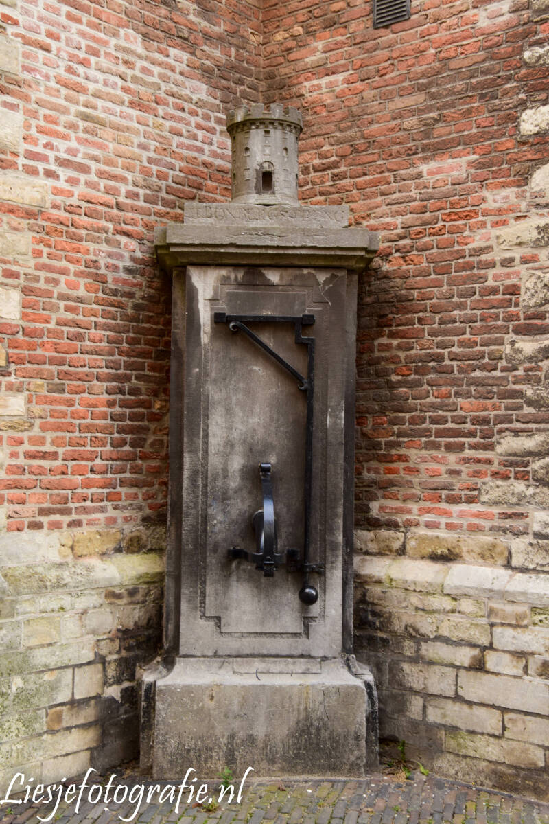Leiden9-10-2021waterpompHooglandsekerk1.jpg