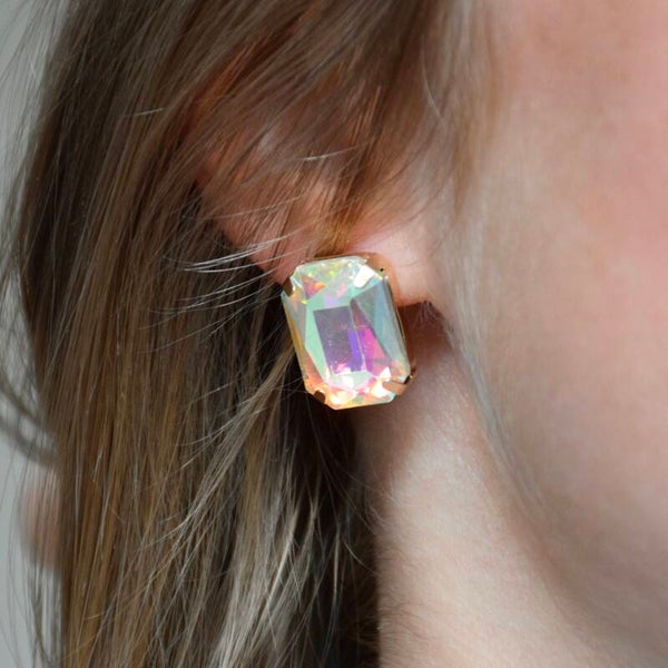 Billie earrings square space