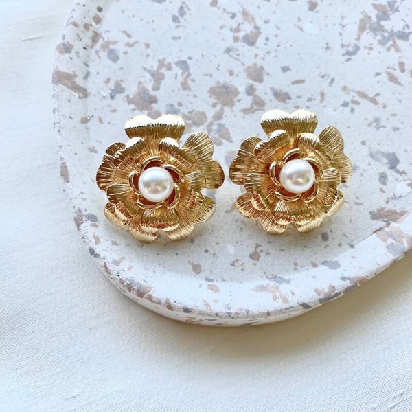 Golden flower earrings